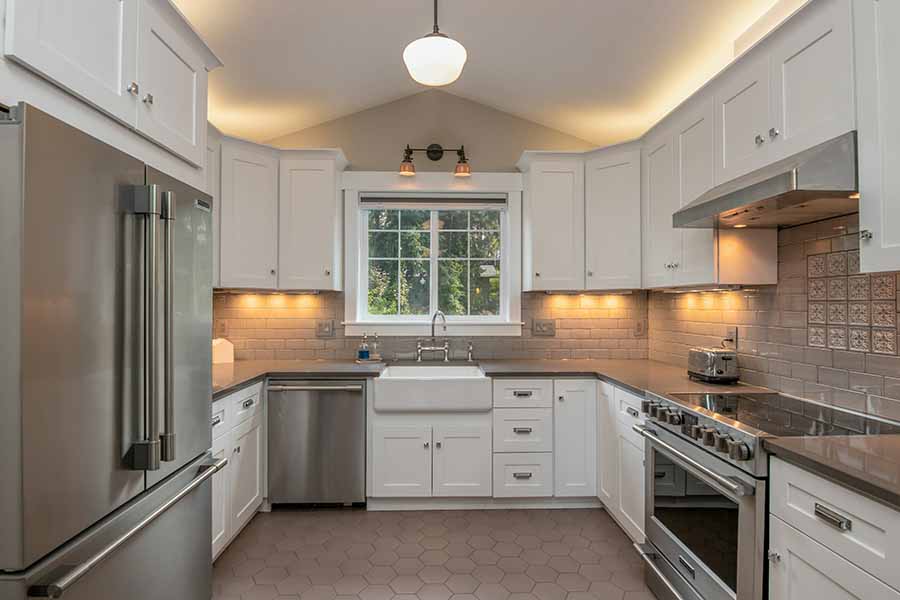 8 Best Designs for Dining Room Cabinets